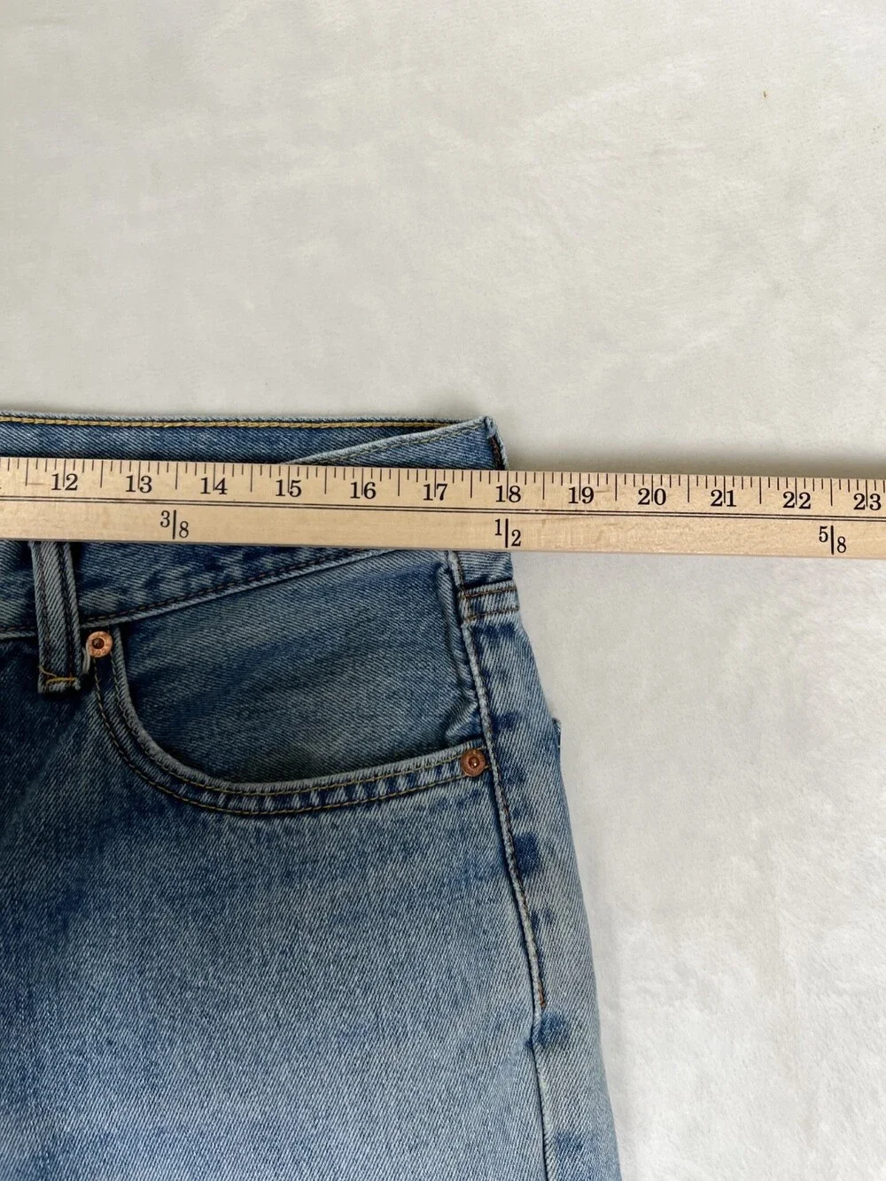 Vintage Levi’s 550 Denim Jeans Size 36x29 Medium Wash Distress Y2K Altered